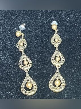 Vintage Gold Toned Monet Stamped Dangly Earrings